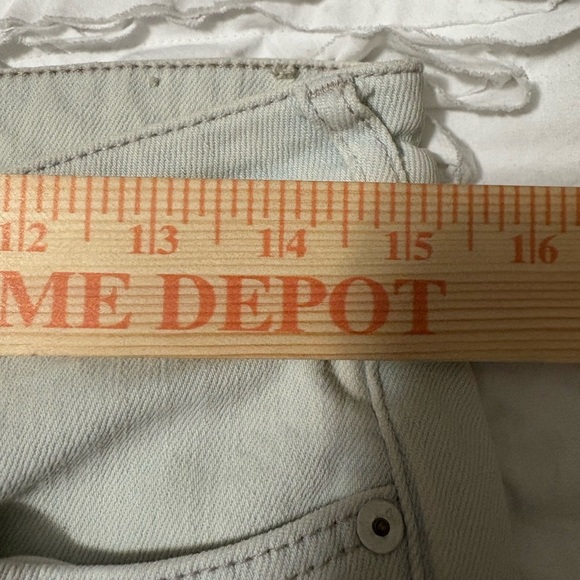 Pilcro mid rise flare leg soft comfortable denim jeans. Light wash - Picture 6 of 9